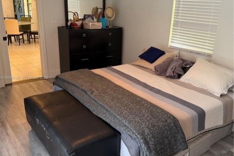 House in Sunrise, Florida 5 bedrooms, 190.17 sq.m. № 2066163 - photo 30