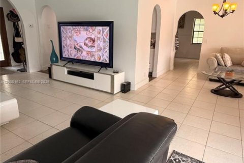 House in Sunrise, Florida 5 bedrooms, 190.17 sq.m. № 2066163 - photo 16