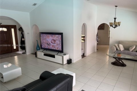 House in Sunrise, Florida 5 bedrooms, 190.17 sq.m. № 2066163 - photo 10