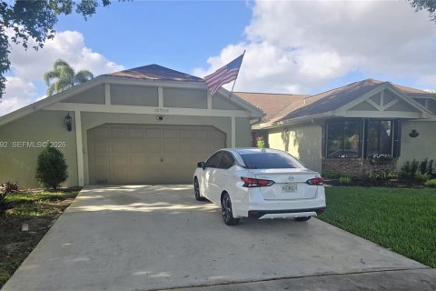 House in Sunrise, Florida 5 bedrooms, 190.17 sq.m. № 2066163 - photo 3