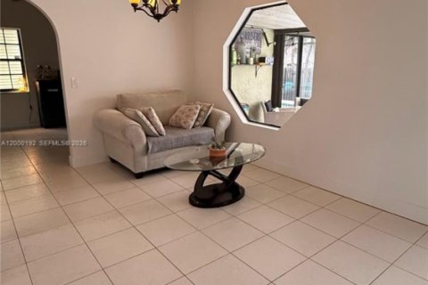 House in Sunrise, Florida 5 bedrooms, 190.17 sq.m. № 2066163 - photo 6