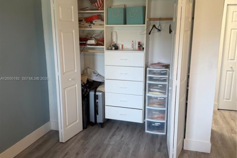 House in Sunrise, Florida 5 bedrooms, 190.17 sq.m. № 2066163 - photo 28