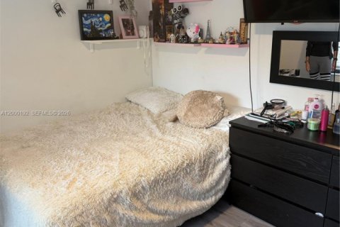 House in Sunrise, Florida 5 bedrooms, 190.17 sq.m. № 2066163 - photo 25