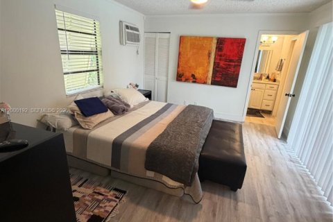 House in Sunrise, Florida 5 bedrooms, 190.17 sq.m. № 2066163 - photo 29