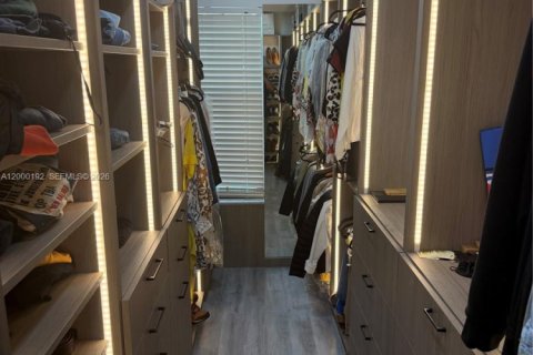 House in Sunrise, Florida 5 bedrooms, 190.17 sq.m. № 2066163 - photo 21