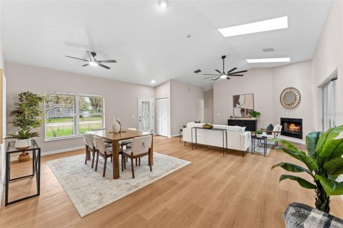 House in Mount Dora, Florida 4 bedrooms, 273.04 sq.m. № 2122730 - photo 12
