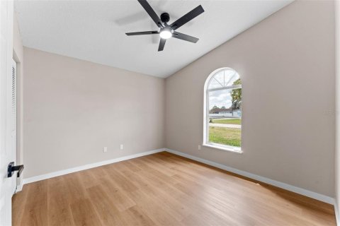 House in Mount Dora, Florida 4 bedrooms, 273.04 sq.m. № 2122730 - photo 24