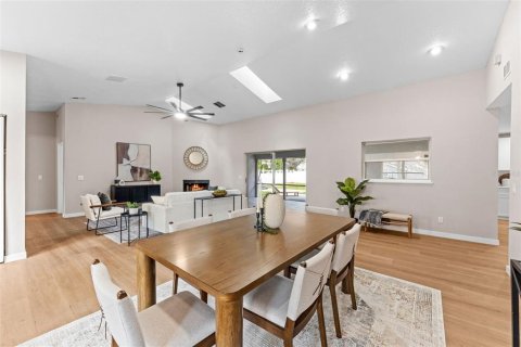 House in Mount Dora, Florida 4 bedrooms, 273.04 sq.m. № 2122730 - photo 11