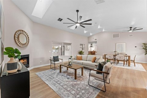 House in Mount Dora, Florida 4 bedrooms, 273.04 sq.m. № 2122730 - photo 9