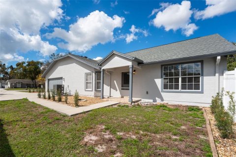 House in Mount Dora, Florida 4 bedrooms, 273.04 sq.m. № 2122730 - photo 30