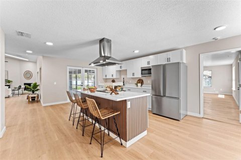 House in Mount Dora, Florida 4 bedrooms, 273.04 sq.m. № 2122730 - photo 15