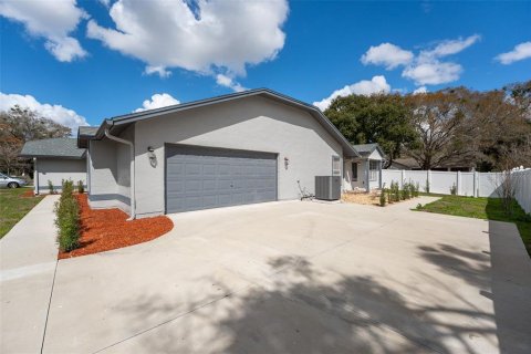 House in Mount Dora, Florida 4 bedrooms, 273.04 sq.m. № 2122730 - photo 29