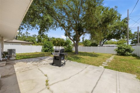 House in Saint Petersburg, Florida 3 bedrooms, 106.37 sq.m. № 2151235 - photo 17