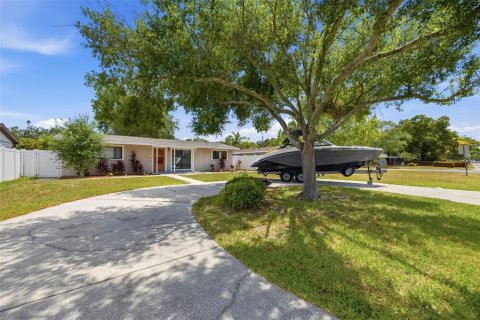 House in Saint Petersburg, Florida 3 bedrooms, 106.37 sq.m. № 2151235 - photo 2