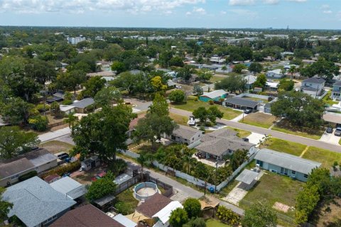 House in Saint Petersburg, Florida 3 bedrooms, 106.37 sq.m. № 2151235 - photo 24
