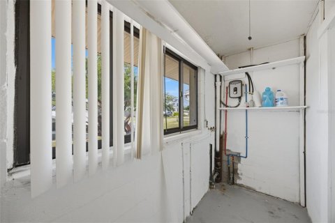 House in Saint Petersburg, Florida 3 bedrooms, 106.37 sq.m. № 2151235 - photo 15