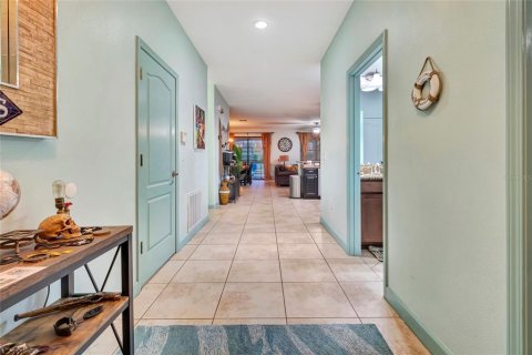 House in Davenport, Florida 8 bedrooms, 363.15 sq.m. № 2221899 - photo 4