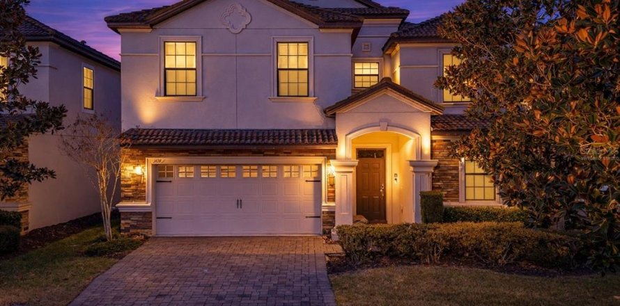 House in Davenport, Florida 8 bedrooms, 363.15 sq.m. № 2221899