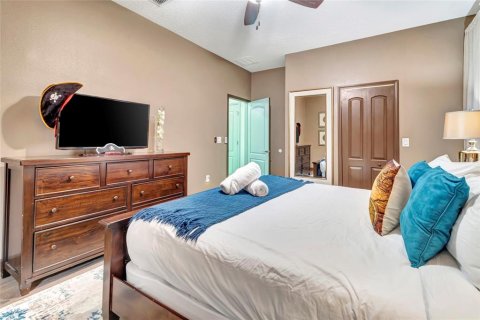 House in Davenport, Florida 8 bedrooms, 363.15 sq.m. № 2221899 - photo 18