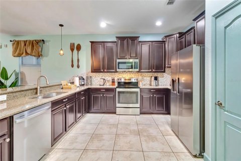 House in Davenport, Florida 8 bedrooms, 363.15 sq.m. № 2221899 - photo 12