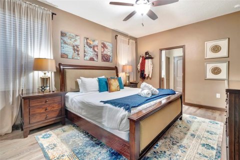 House in Davenport, Florida 8 bedrooms, 363.15 sq.m. № 2221899 - photo 17
