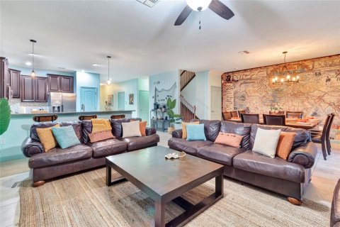House in Davenport, Florida 8 bedrooms, 363.15 sq.m. № 2221899 - photo 14
