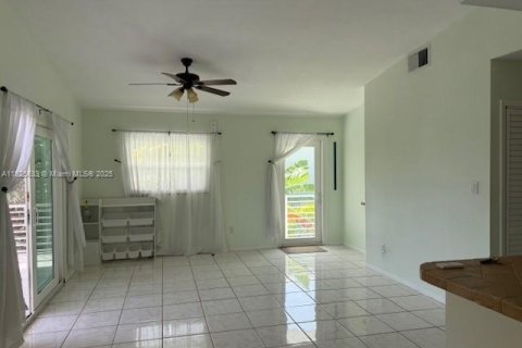 House in Key Largo, Florida 2 bedrooms, 84.73 sq.m. № 1794830 - photo 9