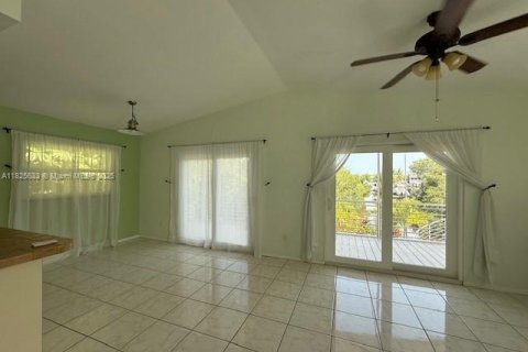 House in Key Largo, Florida 2 bedrooms, 84.73 sq.m. № 1794830 - photo 7