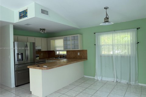 House in Key Largo, Florida 2 bedrooms, 84.73 sq.m. № 1794830 - photo 6