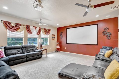 Casa en venta en Wesley Chapel, Florida, 5 dormitorios, 316.43 m2 № 1791475 - foto 10