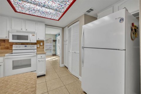 Купить виллу или дом в Кэсселберри, Флорида 6 комнат, 185.9м2, № 1856395 - фото 9