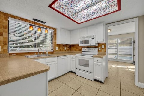 Купить виллу или дом в Кэсселберри, Флорида 6 комнат, 185.9м2, № 1856395 - фото 8