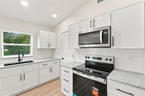 House in Arcadia, Florida 3 bedrooms, 128.95 sq.m. № 2429256 - photo 5