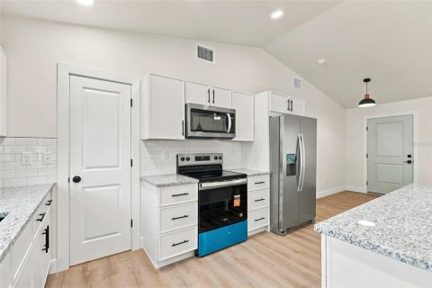 House in Arcadia, Florida 3 bedrooms, 128.95 sq.m. № 2429256 - photo 8