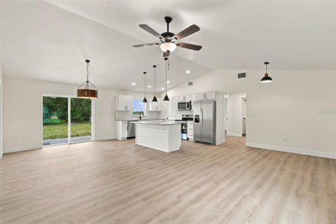 House in Arcadia, Florida 3 bedrooms, 128.95 sq.m. № 2429256 - photo 2