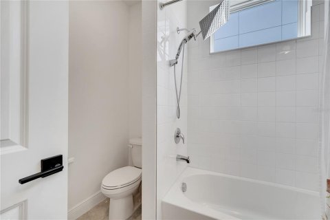 House in Orlando, Florida 4 bedrooms, 252.42 sq.m. № 1566265 - photo 24