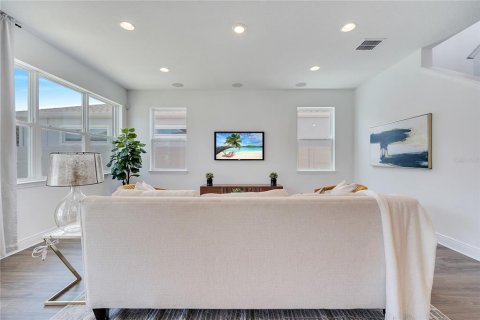 House in Orlando, Florida 4 bedrooms, 252.42 sq.m. № 1566265 - photo 30