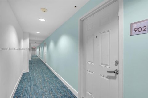 Condominio en venta en Miami, Florida, 2 dormitorios, 76.27 m2 № 1896529 - foto 4