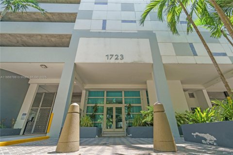 Condominio en venta en Miami, Florida, 2 dormitorios, 76.27 m2 № 1896529 - foto 1