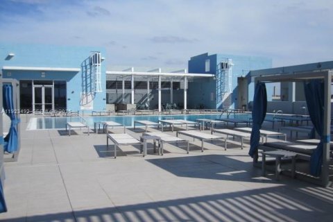 Купить кондоминиум в Дорал, Флорида 1 спальня, 77.39м2, № 1982552 - фото 11