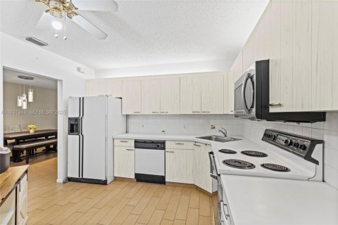 Condo in Coconut Creek, Florida, 3 bedrooms  № 1990040 - photo 6