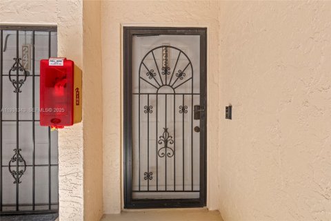 Condo in Coconut Creek, Florida, 3 bedrooms  № 1990040 - photo 2