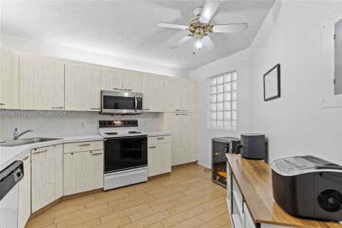 Condo in Coconut Creek, Florida, 3 bedrooms  № 1990040 - photo 5