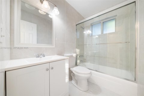 Villa ou maison à louer à Pembroke Pines, Floride: 3 chambres, 123.56 m2 № 1976953 - photo 17