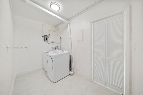 Villa ou maison à louer à Pembroke Pines, Floride: 3 chambres, 123.56 m2 № 1976953 - photo 18