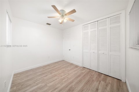 Villa ou maison à louer à Pembroke Pines, Floride: 3 chambres, 123.56 m2 № 1976953 - photo 14