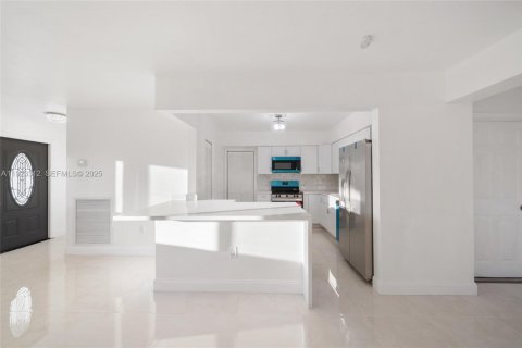 Villa ou maison à louer à Pembroke Pines, Floride: 3 chambres, 123.56 m2 № 1976953 - photo 4