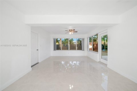 Villa ou maison à louer à Pembroke Pines, Floride: 3 chambres, 123.56 m2 № 1976953 - photo 7