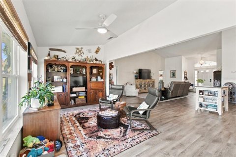 House in Hudson, Florida 2 bedrooms, 167.69 sq.m. № 2416720 - photo 12