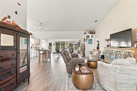 House in Hudson, Florida 2 bedrooms, 167.69 sq.m. № 2416720 - photo 6